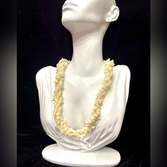 Mother of Pearl Multi Strand Necklace White Twisted Barrel Clasp Choker 0598 R - Picture 1 of 10